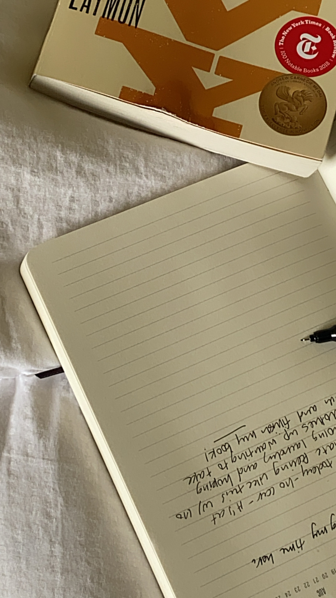 Caderno e livro